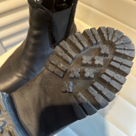 Santana Canada Ankle Boots - Picture 2 of 3